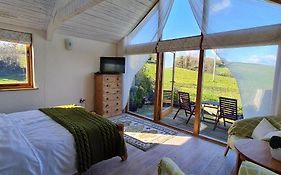 The Old Pottery, Unique Views & Spa-Like Bathroom